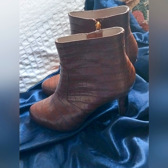 Womens boots - Picture 3 of 3